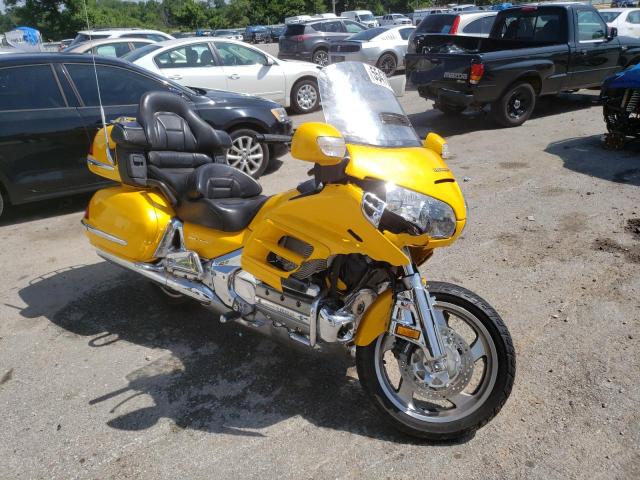 1HFSC47022A110452 - 2002 HONDA GL1800 YELLOW photo 1