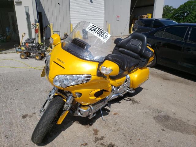 1HFSC47022A110452 - 2002 HONDA GL1800 YELLOW photo 2