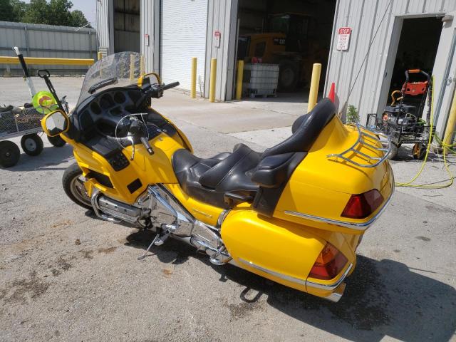 1HFSC47022A110452 - 2002 HONDA GL1800 YELLOW photo 3