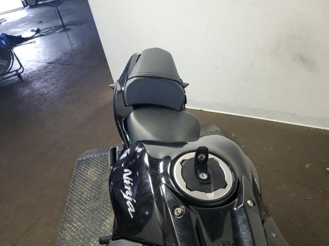 JKAEXEJ10KDA03432 - 2019 KAWASAKI EX650 J შავი ფოტო 6