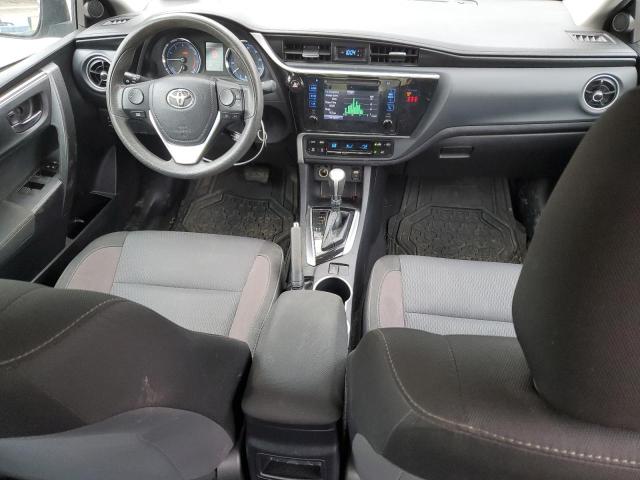 2T1BURHE6JC009911 - 2018 TOYOTA COROLLA L Niebieski zdjęcie 8