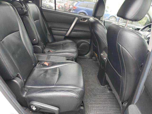 5TDBK3EHXDS213463 - 2013 TOYOTA HIGHLANDER BASE Argent photo 11