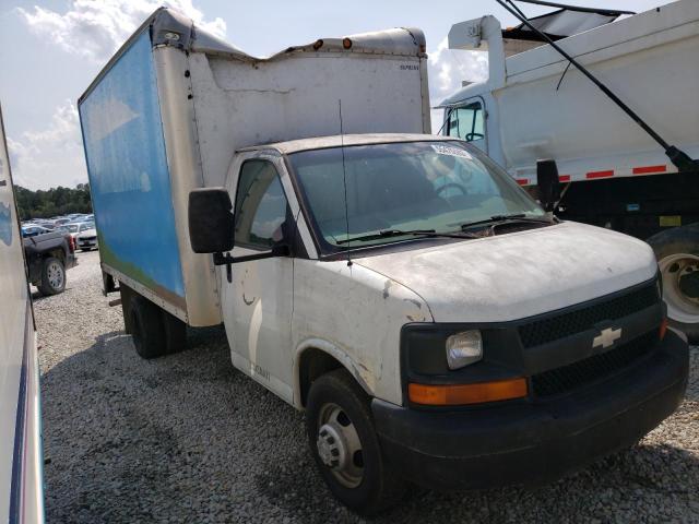 1GBJG31U261274908 - 2006 CHEVROLET EXPRESS 35 WHITE photo 4