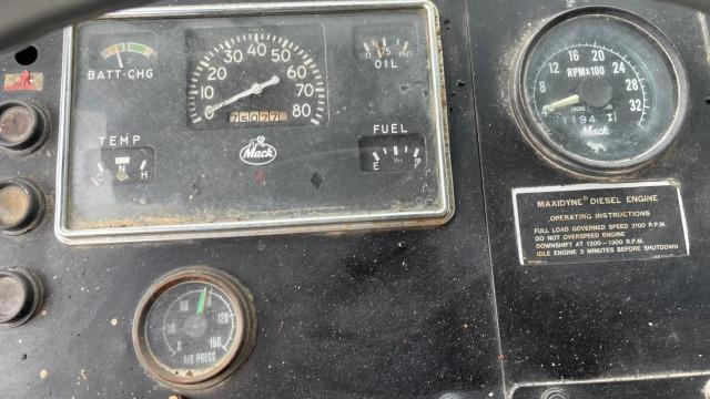 MB685FC1137 - 1997 MACK 400 RED photo 8