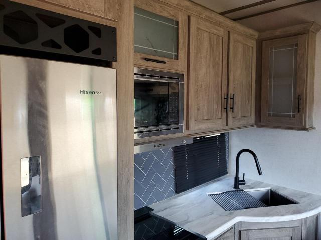 4X4FSBM23LV007246 - 2020 FOREST RIVER SALEM HEMISPHERE 356 TWO TONE photo 8