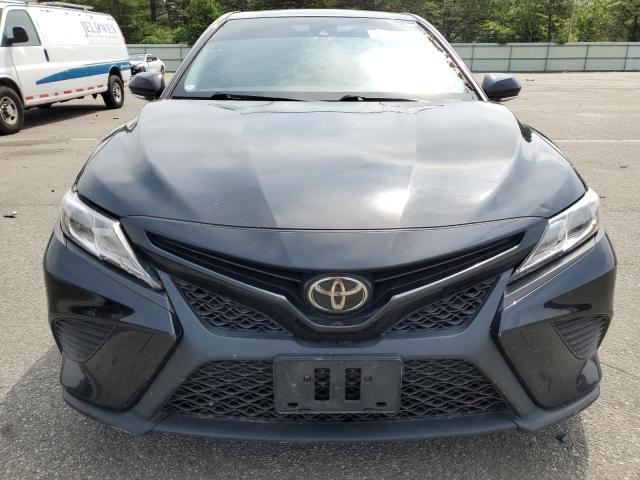 JTNB11HK0J3001761 - 2018 TOYOTA CAMRY L BLACK photo 5