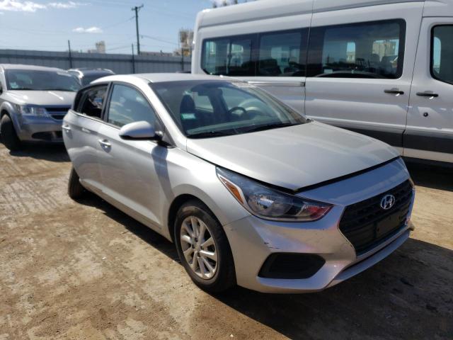 3KPC24A33JE031159 - 2018 HYUNDAI ACCENT SE SILVER photo 4