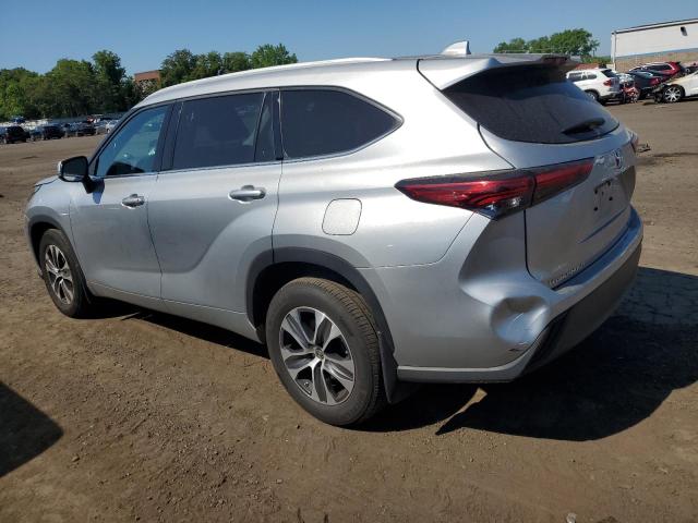 5TDGZRBH3NS581896 - 2022 TOYOTA HIGHLANDER XLE SILVER photo 2