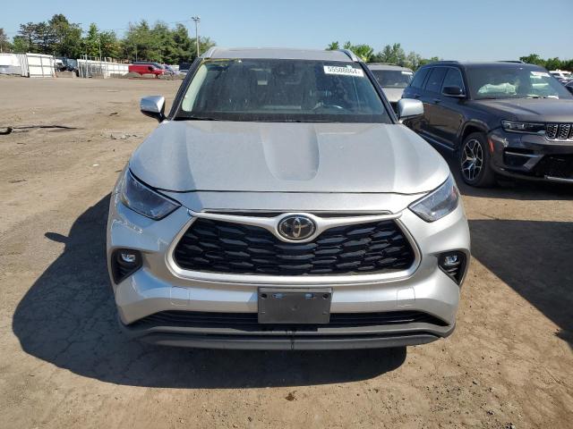 5TDGZRBH3NS581896 - 2022 TOYOTA HIGHLANDER XLE SILVER photo 5