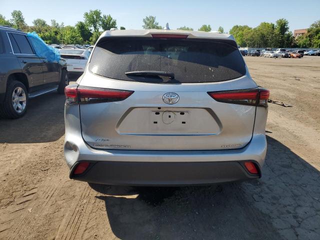5TDGZRBH3NS581896 - 2022 TOYOTA HIGHLANDER XLE SILVER photo 6