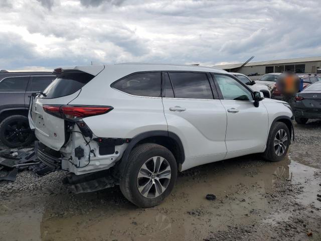 5TDGZRBH2NS256124 - 2022 TOYOTA HIGHLANDER XLE WHITE photo 3