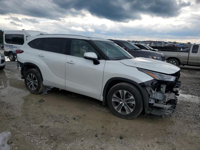 5TDGZRBH2NS256124 - 2022 TOYOTA HIGHLANDER XLE WHITE photo 4