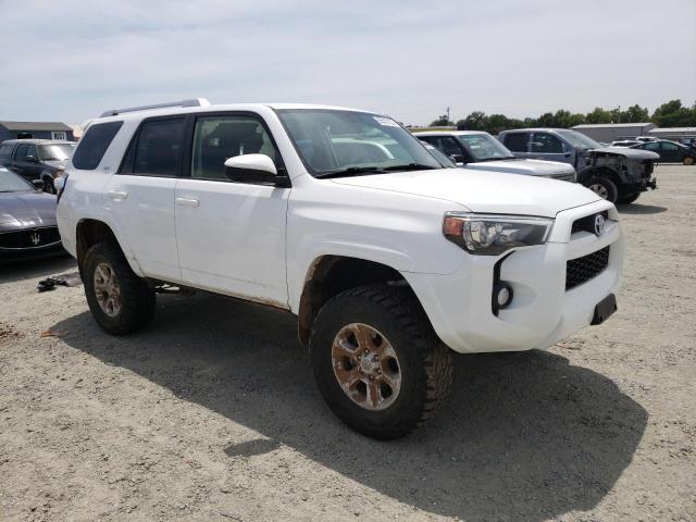 JTEBU5JR3J5581842 - 2018 TOYOTA 4RUNNER SR5/SR5 PREMIUM WHITE photo 4