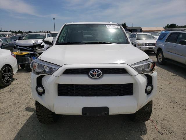 JTEBU5JR3J5581842 - 2018 TOYOTA 4RUNNER SR5/SR5 PREMIUM WHITE photo 5