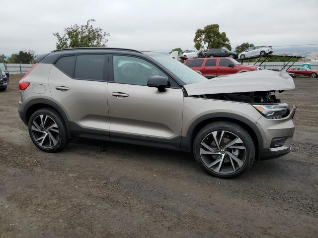 YV4162UM7N2660167 - 2022 VOLVO XC40 T5 R-DESIGN BROWN photo 4