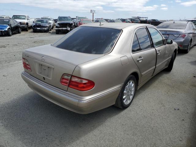 WDBJF65J7YB033261 - 2000 MERCEDES-BENZ E-CLASS 320 GOLD photo 3