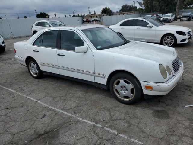 WDBJF72F0VA213186 - 1997 MERCEDES-BENZ E 420 WHITE photo 4