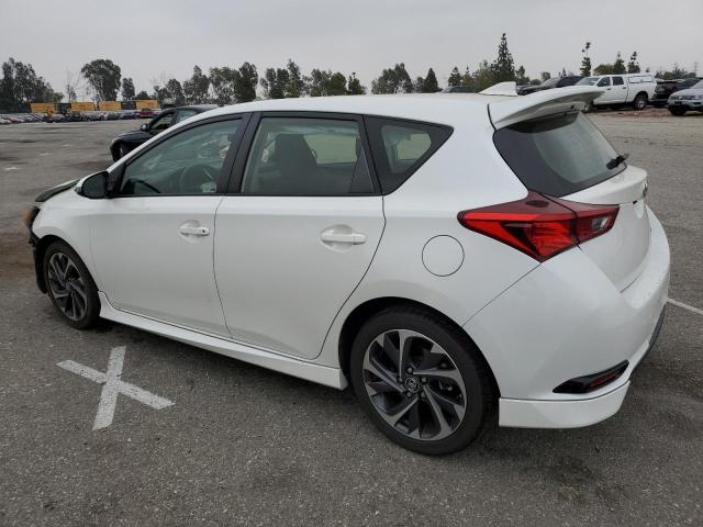 JTNKARJE8JJ556794 - 2018 TOYOTA COROLLA IM WHITE photo 2