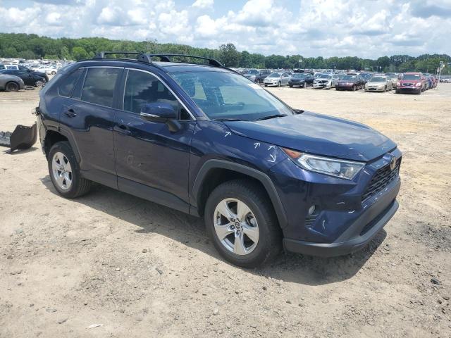 2T3W1RFV8LW072109 - 2020 TOYOTA RAV4 XLE BLUE photo 4