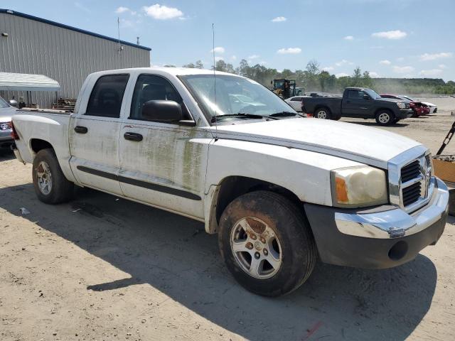 1D7HE48N65S365411 - 2005 DODGE DAKOTA QUAD SLT WHITE photo 4