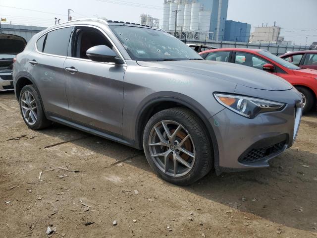 ZASFAKBN4J7B94706 - 2018 ALFA ROMEO STELVIO TI GRAY photo 4