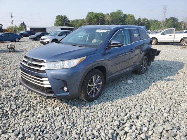 5TDKZRFH3HS519701 - 2017 TOYOTA HIGHLANDER SE BLUE photo 1