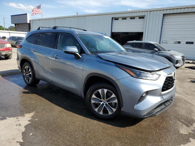 5TDGZRAH5MS039568 - 2021 TOYOTA HIGHLANDER XLE SILVER photo 4