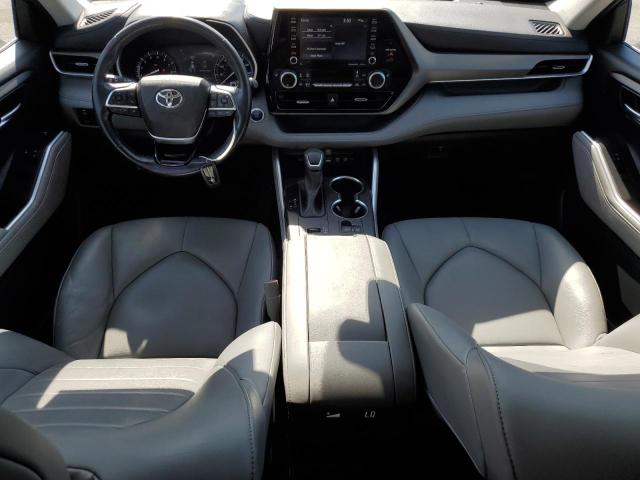 5TDGZRAH5MS039568 - 2021 TOYOTA HIGHLANDER XLE SILVER photo 8