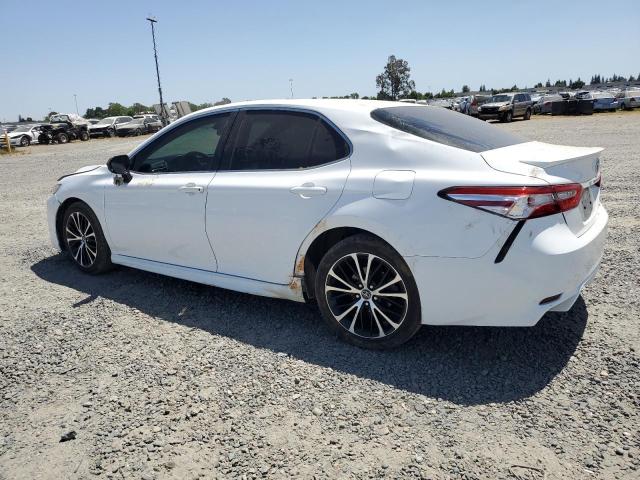 4T1B11HK2JU133544 - 2018 TOYOTA CAMRY L WHITE photo 2