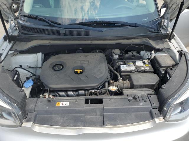 KNDJP3A51H7502496 - 2017 KIA SOUL + SILVER photo 11