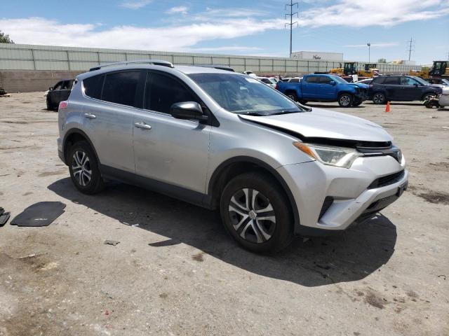 JTMZFREV8JJ172870 - 2018 TOYOTA RAV4 LE SILVER photo 4