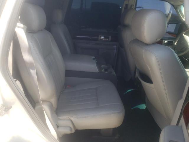 5LMFU285X5LJ02429 - 2005 LINCOLN NAVIGATOR თეთრი ფოტო 10