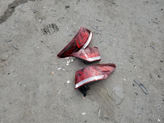 JTHCL5EFXH5028402 - 2017 LEXUS LS 460 Argent photo 12