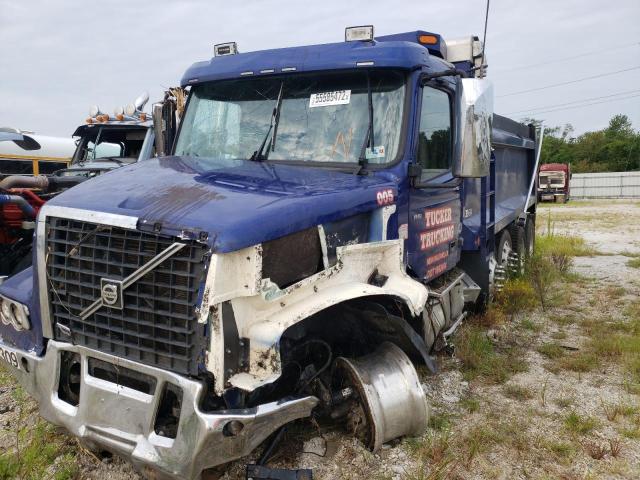 4V5KC9EH9MN270324 - 2021 VOLVO VHD BLUE photo 2