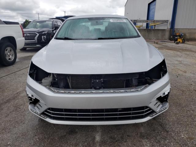 1VWDT7A36HC052606 - 2017 VOLKSWAGEN PASSAT R-LINE Արծաթագույն լուսանկար 5