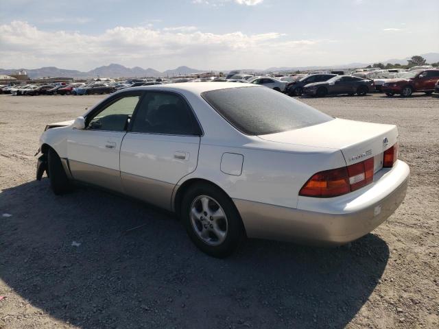 JT8BF28G3W5033797 - 1998 LEXUS ES 300 WHITE photo 2