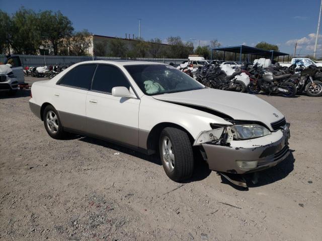 JT8BF28G3W5033797 - 1998 LEXUS ES 300 WHITE photo 4