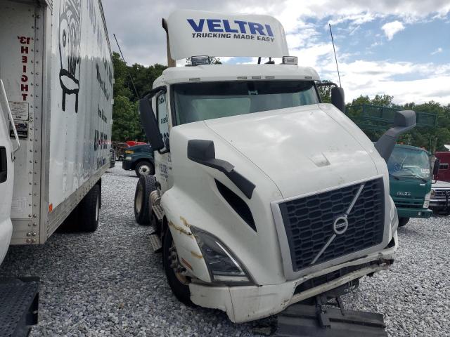 2021 VOLVO VNR, 
