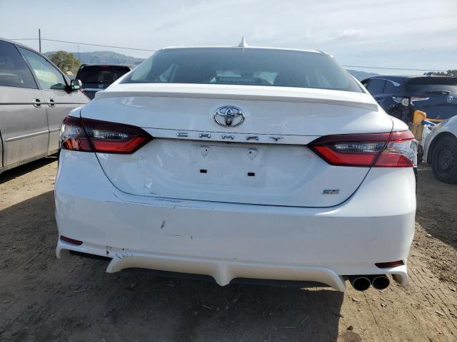 4T1S11AK2RU217532 - 2024 TOYOTA CAMRY SE NIGHT SHADE WHITE photo 6