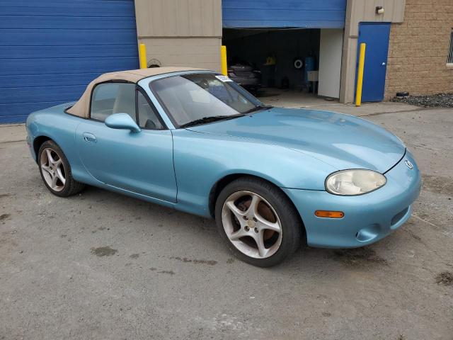 JM1NB353310211862 - 2001 MAZDA MX-5 MIATA BASE BLUE photo 4