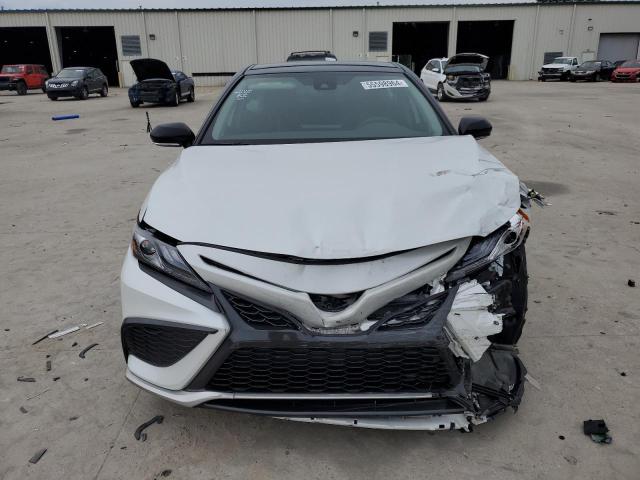 4T1K61AK4PU138667 - 2023 TOYOTA CAMRY XSE WHITE photo 5