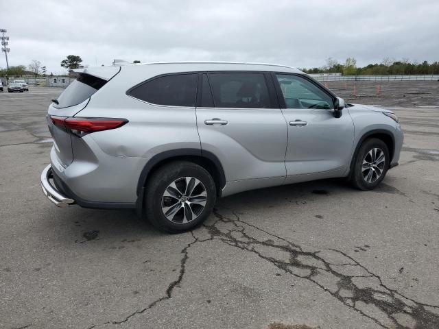 5TDGZRBH4MS541339 - 2021 TOYOTA HIGHLANDER XLE SILVER photo 3