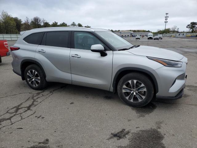 5TDGZRBH4MS541339 - 2021 TOYOTA HIGHLANDER XLE SILVER photo 4