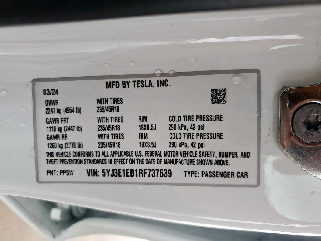 5YJ3E1EB1RF737639 - 2024 TESLA MODEL 3 白色 照片 12