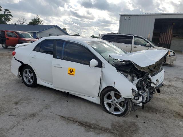 2T1BUEEXBC675033 - 2011 TOYOTA COROLLA BA WHITE photo 4
