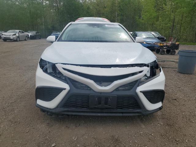 4T1G11AK2PU741735 - 2023 TOYOTA CAMRY SE NIGHT SHADE WHITE photo 5