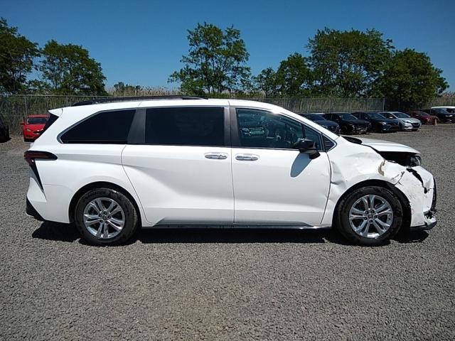 5TDDSKFC4NS047089 - 2022 TOYOTA SIENNA XSE WHITE photo 15