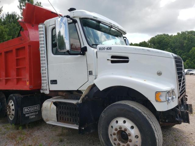 4V5K99EGXGN963235 - 2016 VOLVO VHD TWO TONE photo 9