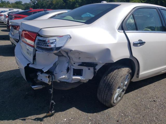 3LNHL2GC8AR621067 - 2010 LINCOLN MKZ WHITE photo 9