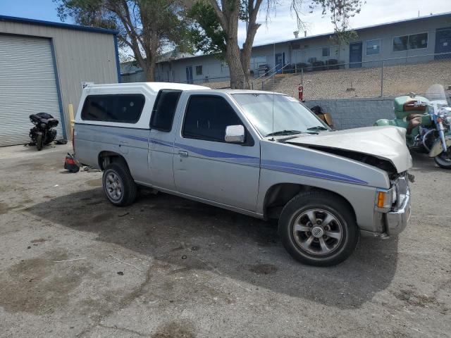 1N6SD16S4TC348248 - 1996 NISSAN TRUCK KING CAB SE SILVER photo 4